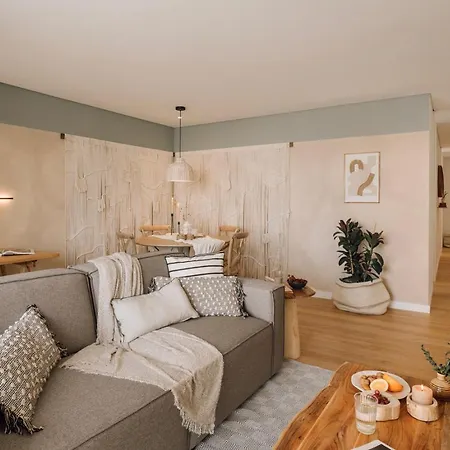 Circeo - 2 Bedrooms And Balcony In Alvalade Διαμέρισμα