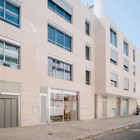 Circeo - 2 Bedrooms And Balcony In Alvalade דירה ליסבון