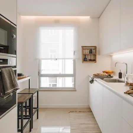 아파트 Circeo - 2 Bedrooms And Balcony In Alvalade 리스본