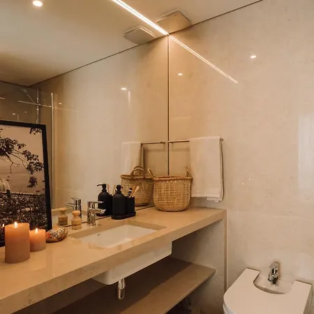 Circeo - 2 Bedrooms And Balcony In Alvalade * ליסבון