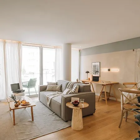 Circeo - 2 Bedrooms And Balcony In Alvalade דירה *