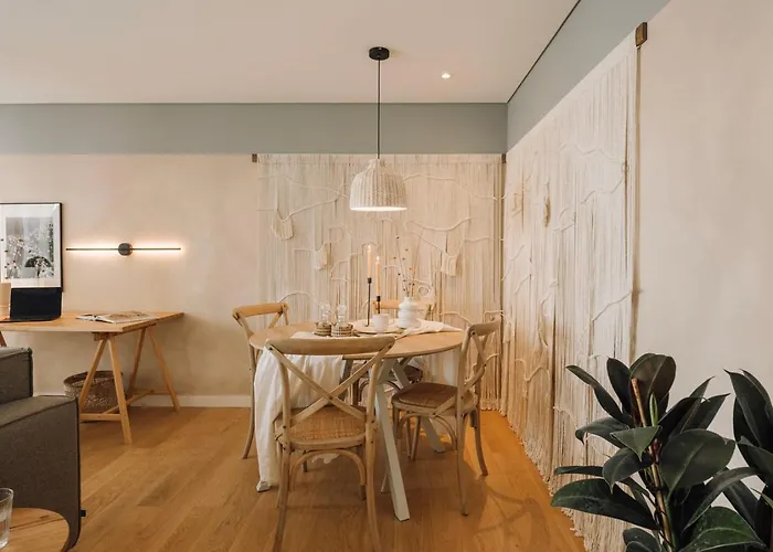 公寓 Circeo - 2 Bedrooms And Balcony In Alvalade *