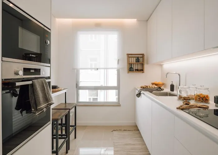 Appartement Circeo - 2 Bedrooms And Balcony In Alvalade Lissabon