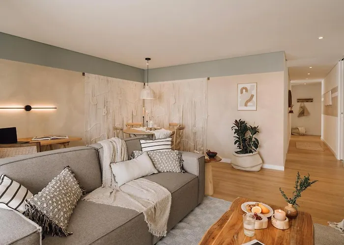 Circeo - 2 Bedrooms And Balcony In Alvalade 公寓