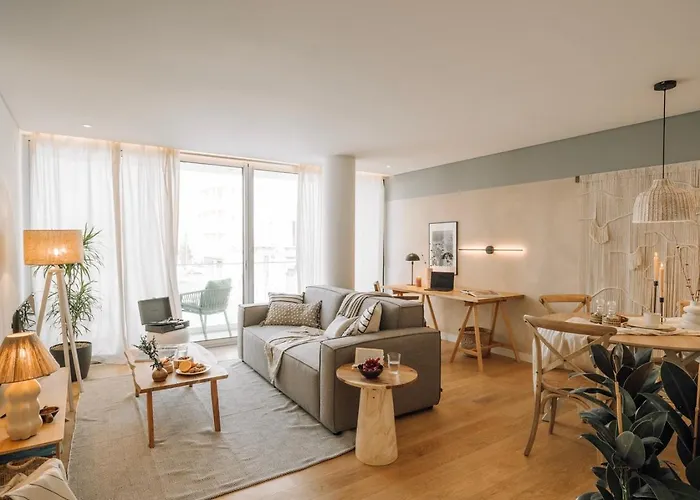 Circeo - 2 Bedrooms And Balcony In Alvalade 公寓 *