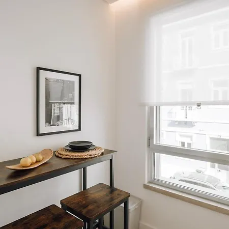 Circeo - 2 Bedrooms And Balcony In Alvalade Appartement Lisboa