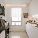 Daire Circeo - 2 Bedrooms And Balcony In Alvalade Lisboa